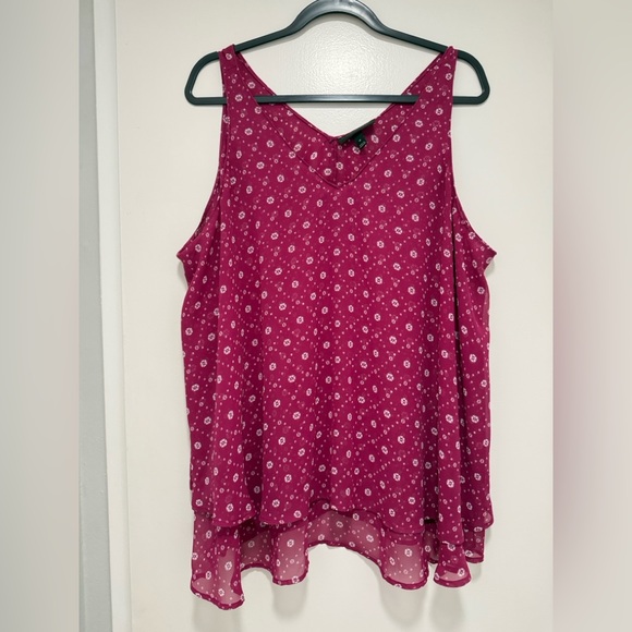 Chic Magenta Floral Sleeveless Blouse - Picture 1 of 1